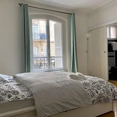 Haussmannien, Près Arc Triomphe *