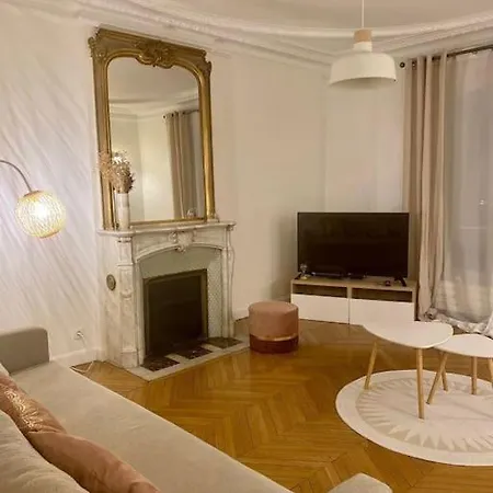 Apartment Haussmannien, Pres Arc Triomphe *