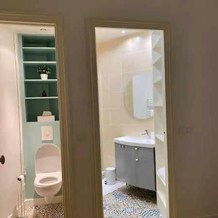 Haussmannien, Pres Arc Triomphe Apartment